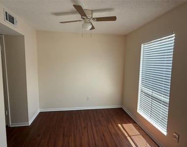 1516 Bay Area Boulevard - Photo Thumbnail 7