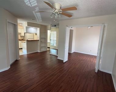 1516 Bay Area Boulevard - Photo Thumbnail 3