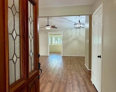 3602 Chapel Square Drive - Photo Thumbnail 7