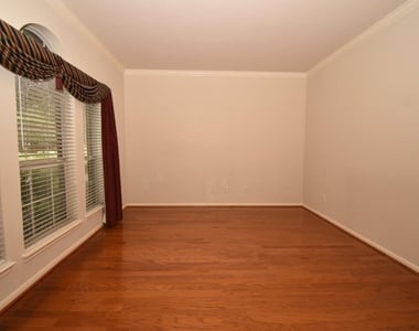 3810 Buckley Lane - Photo Thumbnail 8