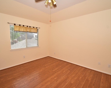 3810 Buckley Lane - Photo Thumbnail 13