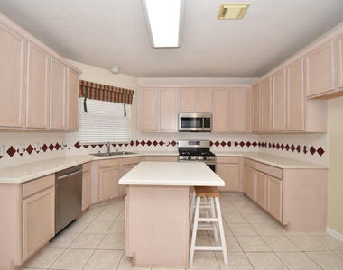3810 Buckley Lane - Photo Thumbnail 4