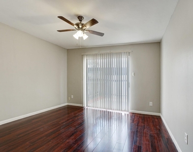 1833 Country Village Boulevard - Photo Thumbnail 16