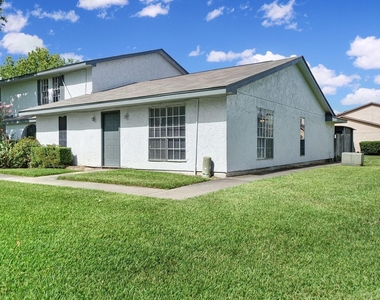 1833 Country Village Boulevard - Photo Thumbnail 22