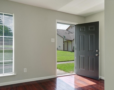 1833 Country Village Boulevard - Photo Thumbnail 2