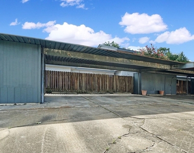 1833 Country Village Boulevard - Photo Thumbnail 19