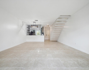 7821 Rue Saint Cyr Street - Photo Thumbnail 2
