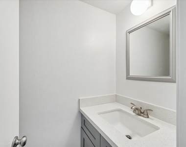 7821 Rue Saint Cyr Street - Photo Thumbnail 4