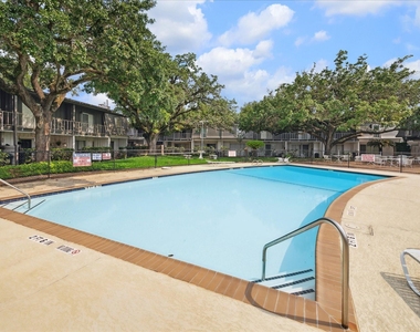 7821 Rue Saint Cyr Street - Photo Thumbnail 13
