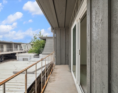7821 Rue Saint Cyr Street - Photo Thumbnail 7