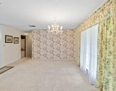 1205 Struss Lane - Photo Thumbnail 10