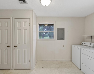 1205 Struss Lane - Photo Thumbnail 21