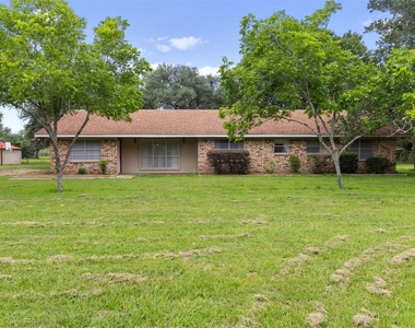 1205 Struss Lane - Photo Thumbnail 3