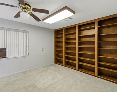 1205 Struss Lane - Photo Thumbnail 8