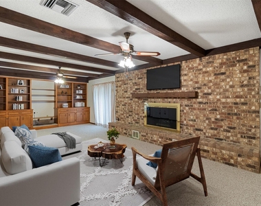 1205 Struss Lane - Photo Thumbnail 7