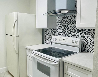 7900 N Stadium Drive - Photo Thumbnail 1
