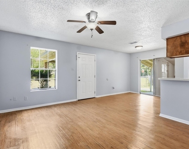 1006 Perry Street - Photo Thumbnail 3