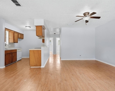 1006 Perry Street - Photo Thumbnail 5