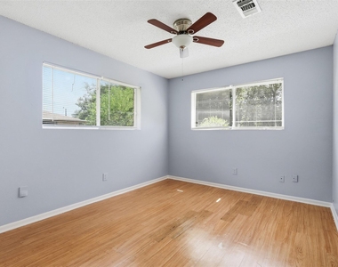 1006 Perry Street - Photo Thumbnail 7