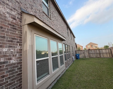 15703 Cairnwell Bend Drive - Photo Thumbnail 20