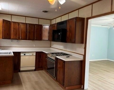 2524 Central Boulevard - Photo Thumbnail 4