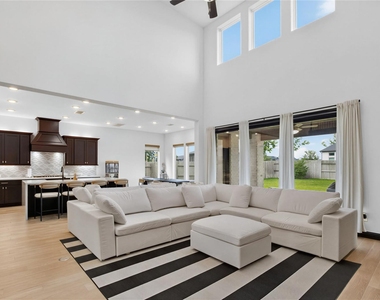 10514 Morning Oaks Drive - Photo Thumbnail 8