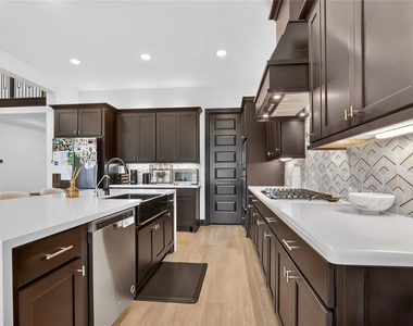 10514 Morning Oaks Drive - Photo Thumbnail 12