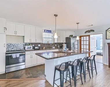 3917 3rd Street - Photo Thumbnail 6