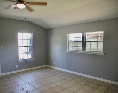 529 E Shore Drive - Photo Thumbnail 9