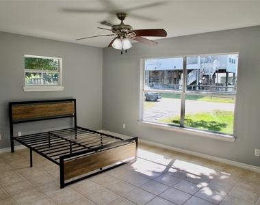 529 E Shore Drive - Photo Thumbnail 7