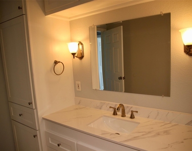 529 E Shore Drive - Photo Thumbnail 16