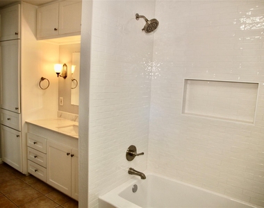 529 E Shore Drive - Photo Thumbnail 6