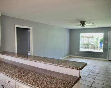 529 E Shore Drive - Photo Thumbnail 12