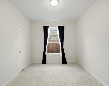 29821 Ellwood Lane - Photo Thumbnail 2