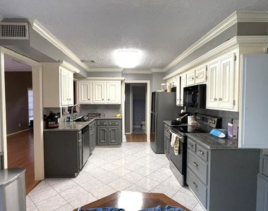 16427 Dunmoor Drive - Photo Thumbnail 10