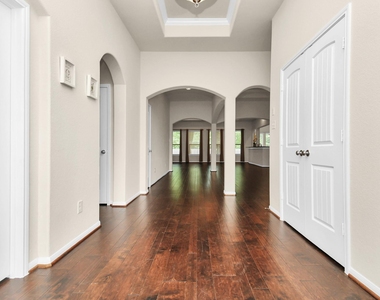 1122 Boxwood Place - Photo Thumbnail 6