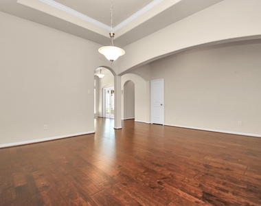1122 Boxwood Place - Photo Thumbnail 18