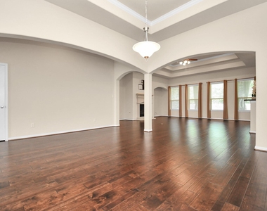 1122 Boxwood Place - Photo Thumbnail 17