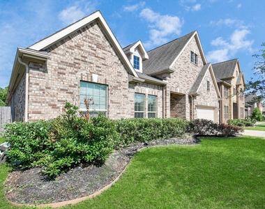 1122 Boxwood Place - Photo Thumbnail 1