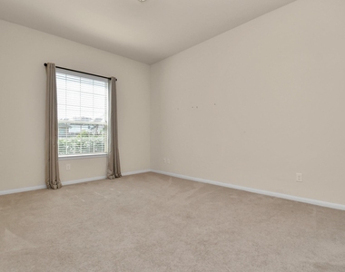1122 Boxwood Place - Photo Thumbnail 12