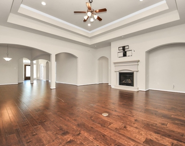 1122 Boxwood Place - Photo Thumbnail 22