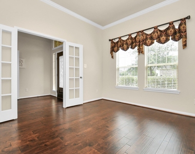 1122 Boxwood Place - Photo Thumbnail 9