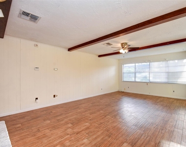 9510 Huntington Way Drive - Photo Thumbnail 8