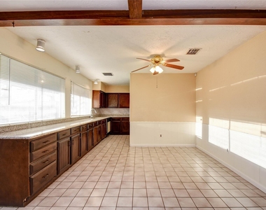 9510 Huntington Way Drive - Photo Thumbnail 12