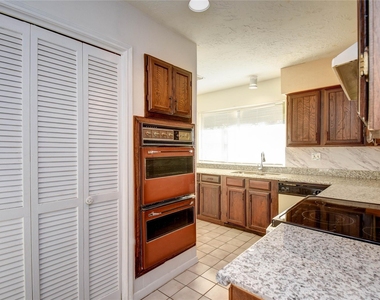 9510 Huntington Way Drive - Photo Thumbnail 16