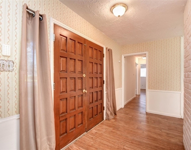 9510 Huntington Way Drive - Photo Thumbnail 6