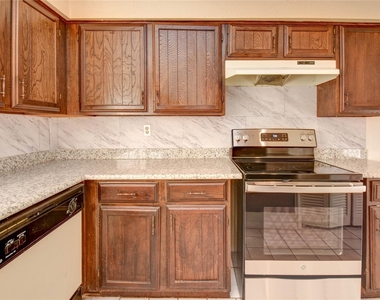 9510 Huntington Way Drive - Photo Thumbnail 14