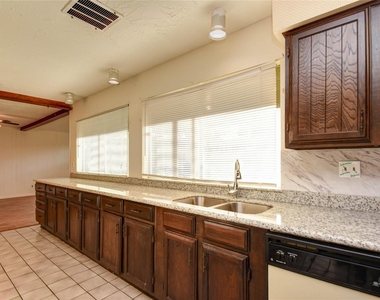 9510 Huntington Way Drive - Photo Thumbnail 17
