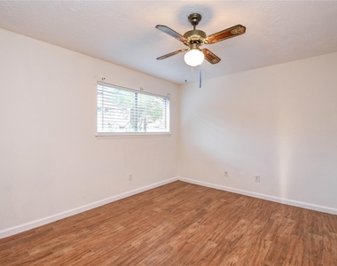 9510 Huntington Way Drive - Photo Thumbnail 18