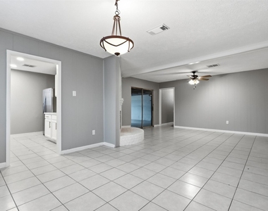 2101 Flynn Drive - Photo Thumbnail 2